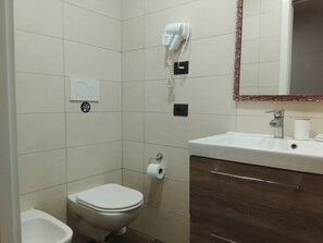 Luokittelematon kuva, 3 kautta 7, painike