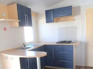 Fridge, microwave, coffee/tea maker - Mobile home with terrace for 6 people (Mialet)