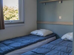 3 bedrooms, free WiFi - Mobile Home 3 Bedrooms - Private Terrace (Calvisson)