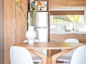 Dining - Mobile Home 4 Pers in Grayan-et-l’Hôpital - Terrace (Grayan-et-l'Hôpital)