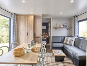 Dining - Spacious mobile home with terrace, 3 bedrooms, 6 guests (La Faute-sur-Mer)