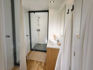 Bathroom - Mobile home with terrace for 4 people, 2 bedrooms (Le Pradet)