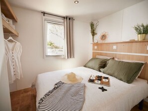 3 bedrooms, free WiFi - Spacious mobile home with terrace in Six-Fours-les-Plages (Six-Fours-les-Plages)