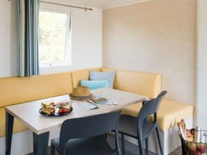 Dining - Mobile Home, 3-Bedroom, Terrace, 6 Guests (Châtelaillon-Plage)
