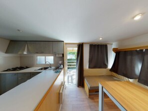 Interior - Cozy mobile home for 5 with terrace (Vic-sur-Cère)