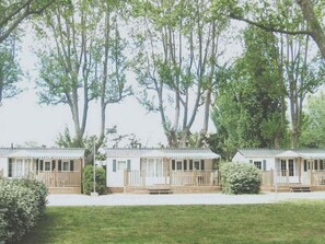 Exterior - Mobile home 32m² with terrace, 3 bedrooms in Cavaillon, 8 pers. (Cavaillon)