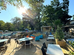 Outdoor dining - Family mobile home for 6 with terrace (Grayan-et-l'Hôpital)