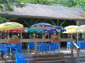 Outdoor dining - Chalet for 6 with Terrace and BBQ (Monceaux-sur-Dordogne)