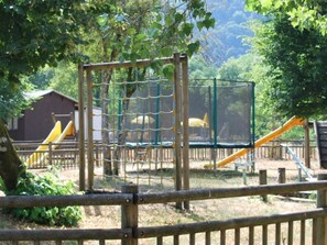 Children’s area - Chalet with Terrace - 2 Bedrooms - 5 Pers. (Monceaux-sur-Dordogne)