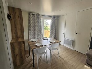 Dining - Mobile home - 3 bedrooms for 6 people with terrace (Charlieu)