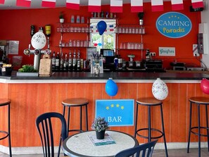 Bar (on property) - 35m² Mobile Home with Terrace - 2 Bedrooms, 5 Pers. (La Faute-sur-Mer)