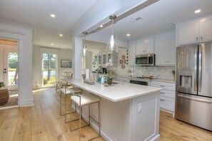 Fridge, microwave, oven, stovetop - 4 Lands End Ct, Updated South Beach Home w/ Sundeck, Water Views & On-site Pool (Hilton Head Island)