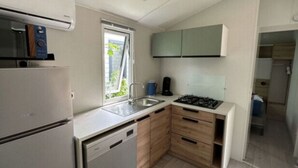 Kaffetrakter/tekoker, kjøleskap, mikrobølgeovn og oppvaskmaskin