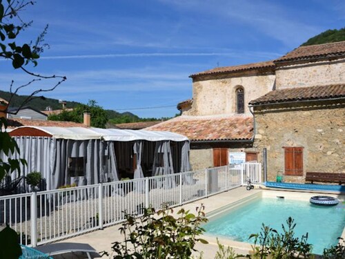 Chalet 4 pers avec terrasse à Roquefeuil