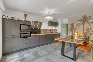 Fridge, microwave, oven, stovetop - La caseta, appartement tout confort (Duingt)