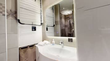 Ducha, secador de pelo, toallas