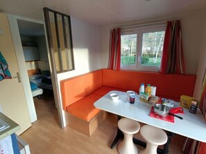 Interior - Mobile home for 4 with terrace in Saint-Geniez-d'Olt (Saint-Geniez-d'Olt)
