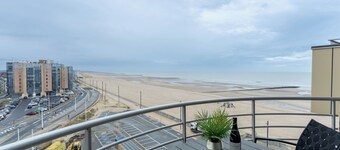 Zon & Zee with seaview by Interhome