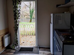 Refrigerador, microondas y cafetera y tetera 