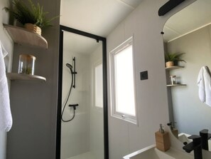 Bathroom - Mobile Home with Terrace for 4 ppl, 2 BR (Dolus-d'Oléron)