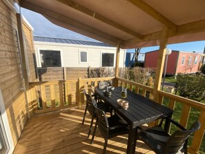 Outdoor dining - Mobile Home with Terrace for 4 ppl, 2 BR (Dolus-d'Oléron)