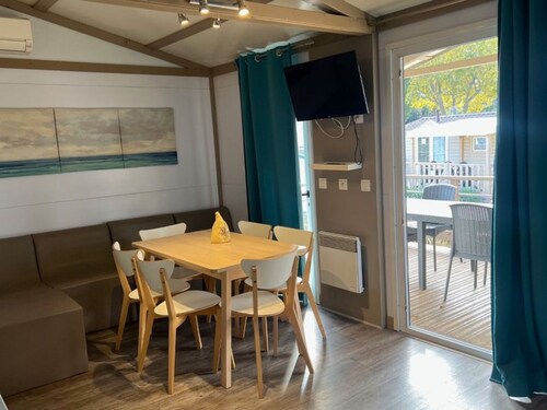 Spacious Chalet for 6 with Terrace