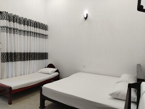 Iron/ironing board - Hotel Diamond Palace  (Bibile)
