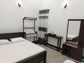 Bàn ủi/dụng cụ ủi quần áo 