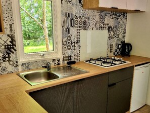 Fridge, microwave, coffee/tea maker - Spacious mobile home with terrace in Nibelle (Nibelle)
