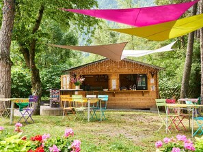 Outdoor dining - Mobile home with terrace in Séez, 2 bedrooms (Séez)