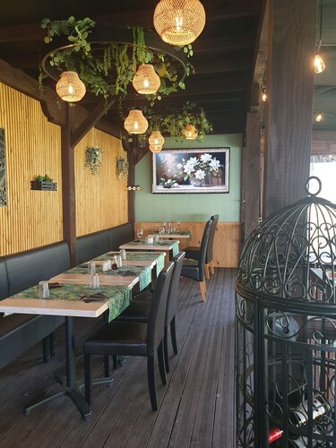 Large family room which sleeps up to 4 close to charming Mareuil en Périgord