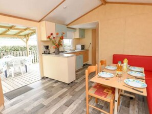 Dining - Comfortable Mobile Home with Terrace for 6 ppl. (Jard-sur-Mer)