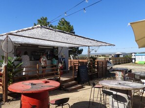 Outdoor dining - Comfortable mobile home in Calvisson for 4 people (Calvisson)