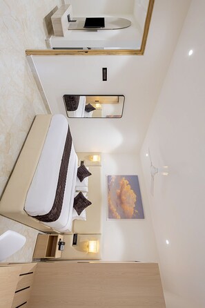 Suite Grand, cocina básica | Caja fuerte, escritorio, espacio para trabajar con un portátil