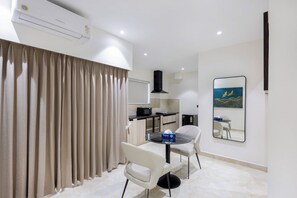 Premier Suite, Kitchenette | Dining - ELYSIUM Premier Suites Hitec City (Hyderabad)
