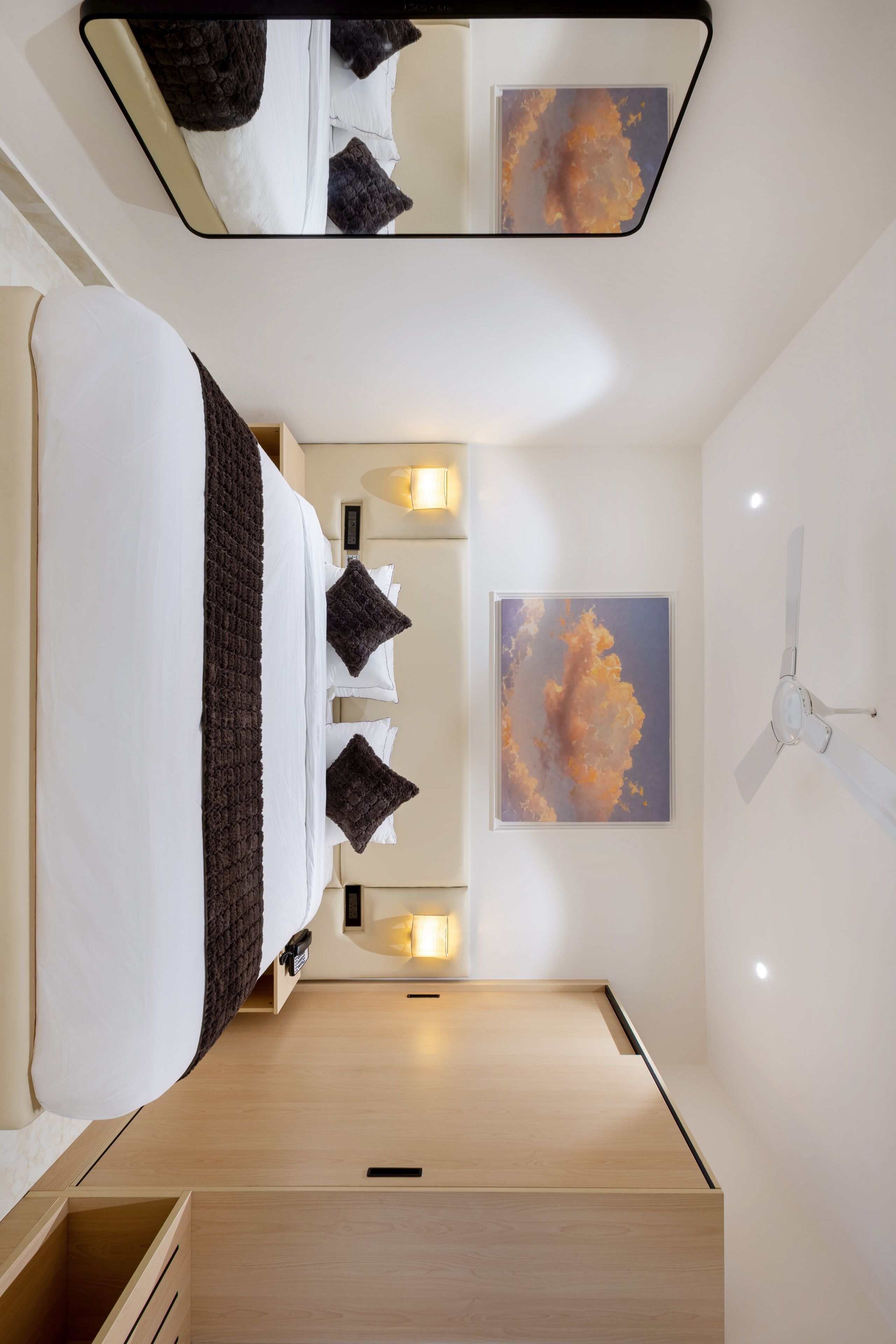 Suite Grand, cocina básica | Caja fuerte, escritorio, espacio para trabajar con un portátil