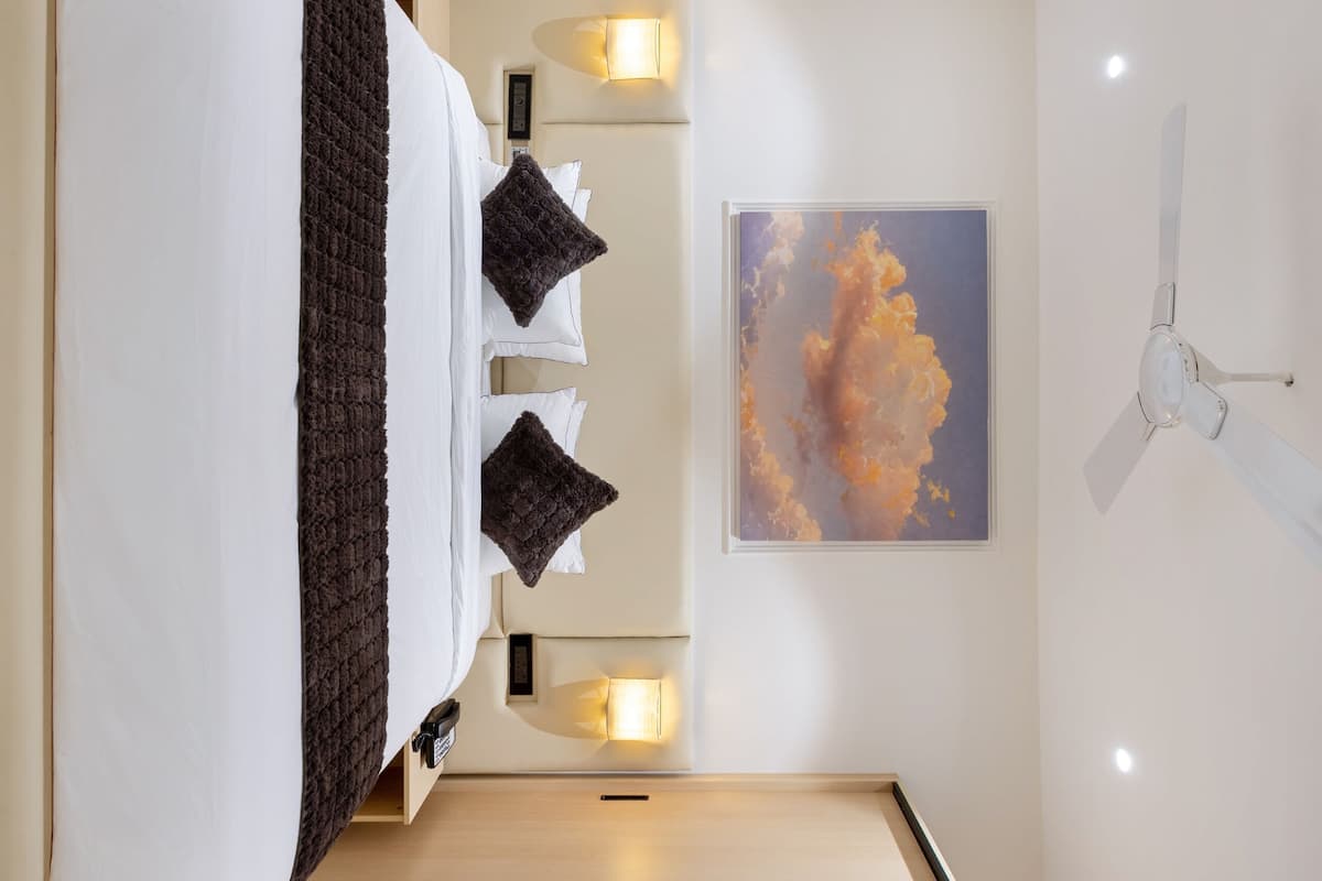 Suite Grand, cocina básica | Caja fuerte, escritorio, espacio para trabajar con un portátil