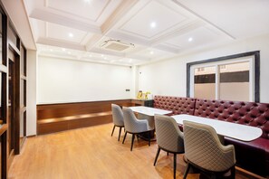 Dining - ELYSIUM Premier Suites Hitec City (Hyderabad)