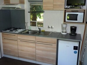 Fridge, microwave, coffee/tea maker - Mobile home 4 people, garden furniture, barbecue (Champagnac-le-Vieux)