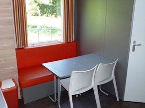 Dining - Mobile home 4 people, garden furniture, barbecue (Champagnac-le-Vieux)