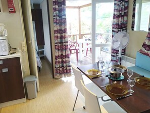 Dining - Mobile home with terrace for 6 people, 2 bedrooms (Laurens)