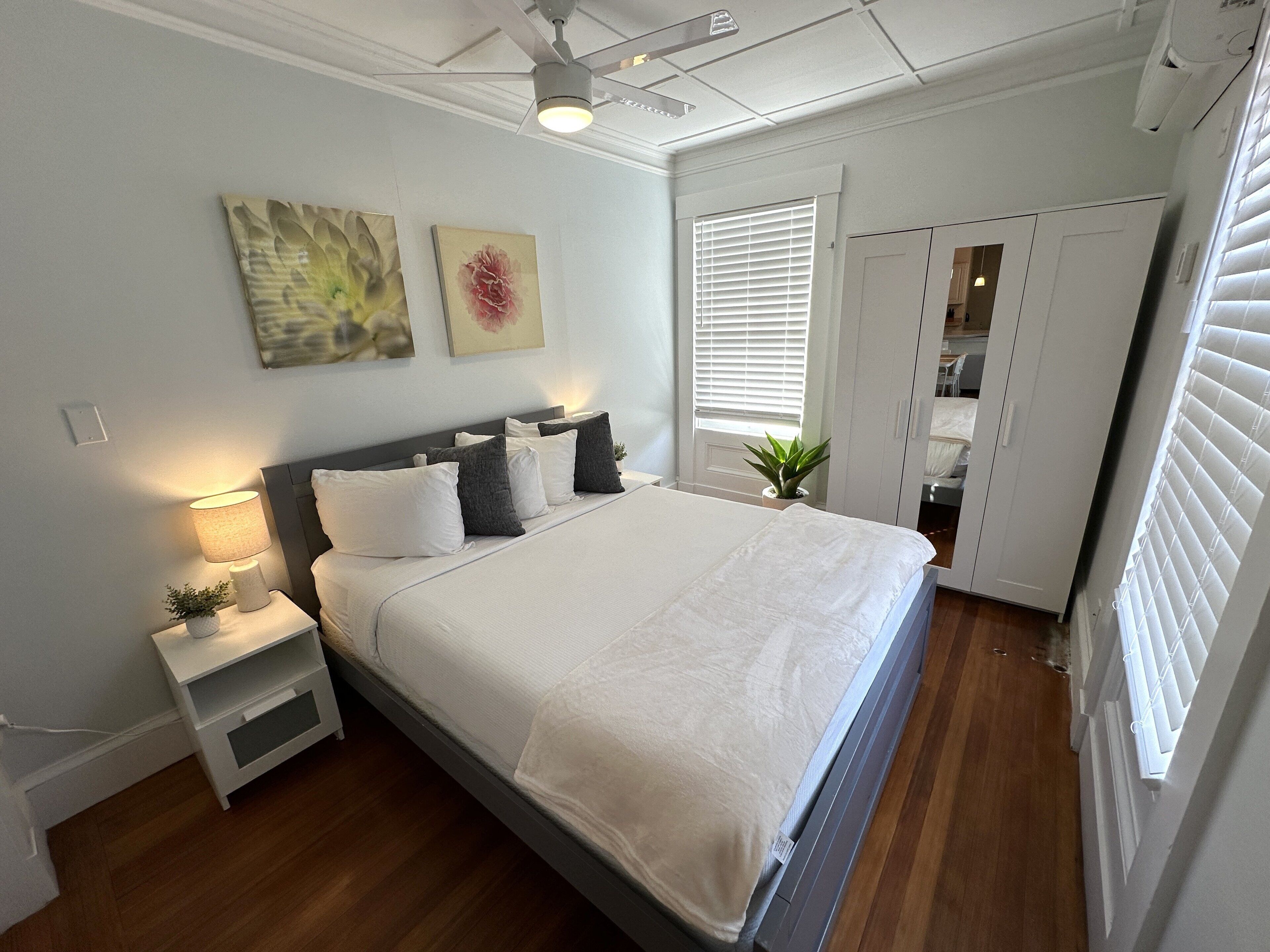 2 bedrooms, laptop workspace, iron/ironing board, free WiFi