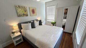 2 bedrooms, laptop workspace, iron/ironing board, free WiFi