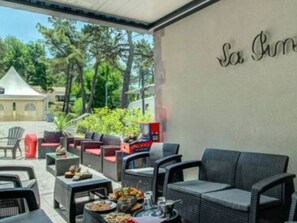 Outdoor dining - Mobile Home with Terrace for 4 pers. (Mondragon)