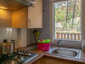 Fridge, microwave - Mobile Home with Terrace for 4 pers. (Mondragon)