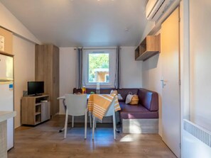 TV - Cozy mobile home with terrace in Rivedoux-Plage for 4 ppl. (Rivedoux-Plage)