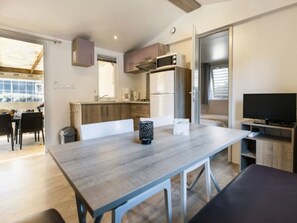 Dining - Cozy mobile home with terrace in Rivedoux-Plage for 4 ppl. (Rivedoux-Plage)