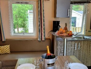 Dining - Family mobile home with terrace, 3 bedrooms for 7 people (Nibelle)