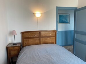 6 bedrooms, iron/ironing board, internet