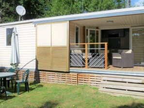 Outdoor dining - Mobile-home 4 pers with bedrooms & garden furniture (Champagnac-le-Vieux)